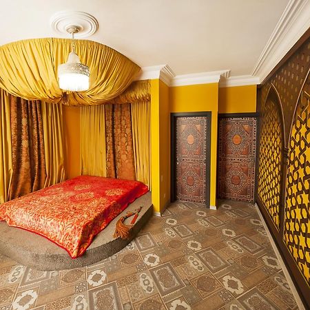 Dating Hotel Cherry Twins (Adults Only) Kijev Kültér fotó